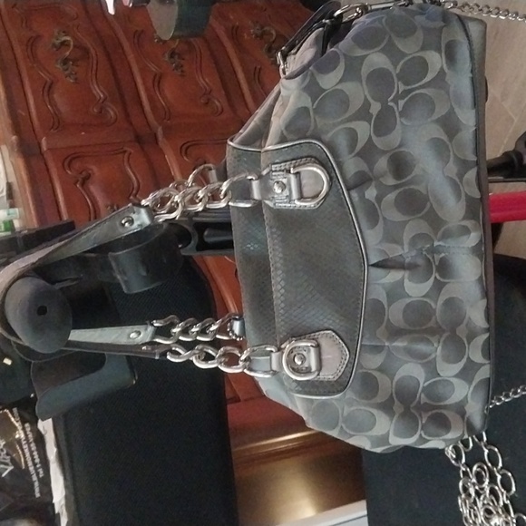 Coach w/extra chain - Picture 2 of 9